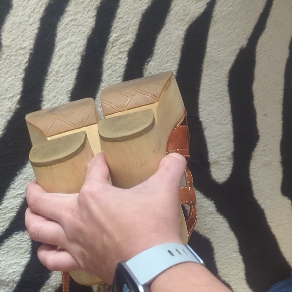 Must HAVE - Nude Platform - Picture 3 of 3